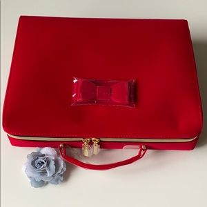 Estée Lauder cosmetic bag train case